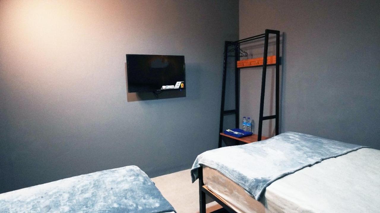 Hostel 18 Pasangan Butuh Surat Nikah Bandung Kültér fotó